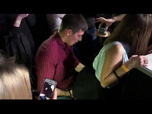❤️ Echter Sex in einem russischen Nachtclub. 18-jährige russische Mädchen in den Anus und Vagina gefickt in einem Nachtclub ❤ Russian porn bei uns de.vlad-massage-salon.ru ❌️